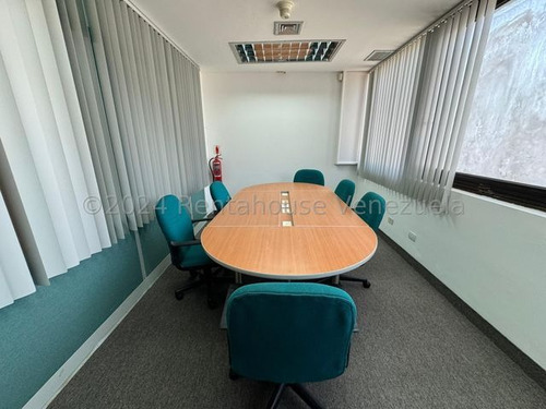 Oficina Amoblada Y Con Excelente Distribución Amoblada En Alquiler Ccct Caracas
