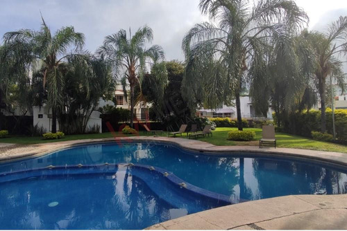 Se Vende Lote De Terreno Dentro Del Fraccionamiento Burgos Corinto En Temixco.-