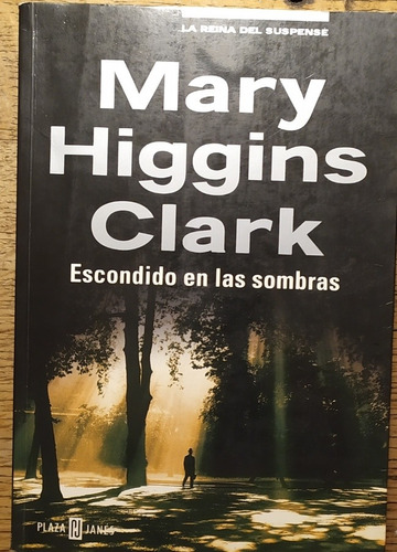 Mary Higgins Clark - Escondido En Las Sombras