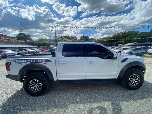 Imagen 8 de 12 de Ford F-150 2018 3.5 Svt Raptor Supercrew