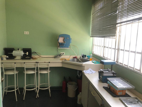 En Alquiler Cómodo Cubículo Con Su Respectiva Unidad Odontológica Y Área De Laboratorio. Ubicación Con Fácil Acceso Peatonal Y Vehicular En La Principal De Las Mercedes