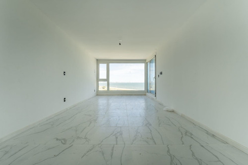 Imagen 3 de 6 de Apartamento En Venta De 2 Dormitorios En Playa Mansa (ref: Lij-5669)