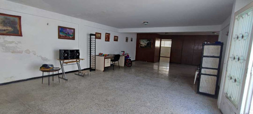 Se Alquila Anexo/deposito 120m2 El Marques 7974 