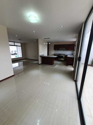 Imagen 6 de 14 de Casa En Venta A Costado De La Udla