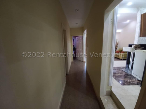 Casa En Venta Sabana Del Medio San Diego Inm En Conjunto Cerrado Completamente Remodelada Con Acabados Modernos, Piso En Porcelanato Y Marmol, Paredes Decorativas Con Marmol Importado. 23-2814