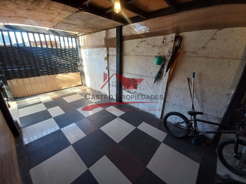 Hermosa Casa De Dos Pisos, 4 Dormitorios Y 2 Baños, Paine
