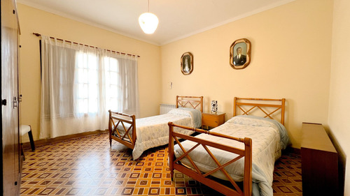 Venta Casa 4 Ambientes Mechongue Con Jardin