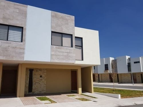 Imagen 1 de 19 de Preciosa Casa En Renta En El Refugio, 3 Recamaras, Sala Tv, Alberca, De Lujo !!
