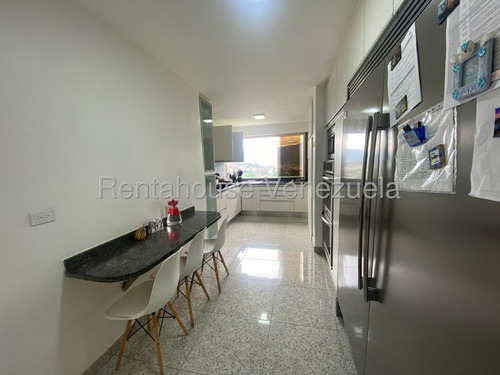 Amplio, Moderno E Impecable Apartamento En Edificio De Baja Intensidad En Venta En Los Samanes Yf