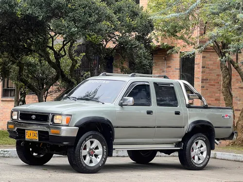 Toyota Hilux 2.4l 117 hp 4x4