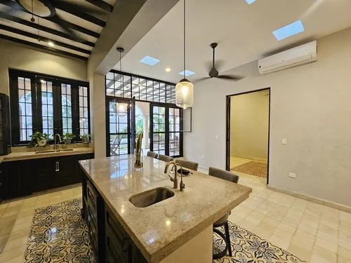 ¡a Un Paso De Paseo De Montejo! Casa Remodelada En Venta En El Centro De Mérida