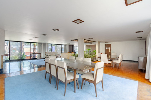 Jardines Del Pedregal, Casa En Tranquila Calle Cerrada Con Amplios Espacios