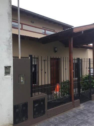 Casa En Venta - 4 Dormitorios 2 Baños - 360mts2 - Miramar