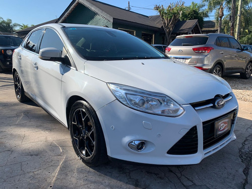 Imagen 3 de 18 de Ford Focus 4p 2.0l N Mt Titanium