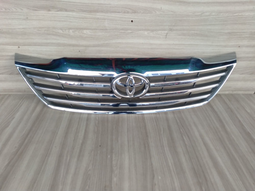 Parrilla De Toyota Hilux /fortuner 2012 Sin Base Taiwanes