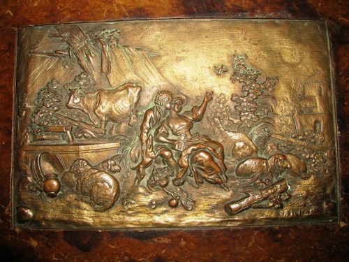 Cofre Antiguo Art Deco Imitacion Piel Con Escena En Bronce (Usado)