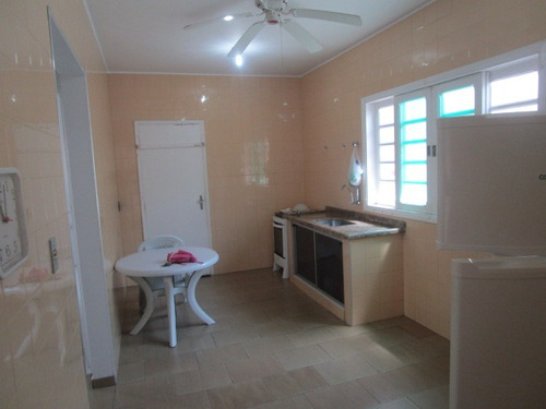 Excelente Casa, Isolada, Com Edícula, Espaço Para Piscina. Há 300 Metros Da Praia!
