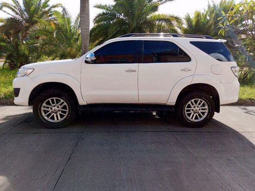 Imagen 4 de 17 de Toyota Fortuner 4x4