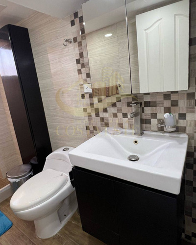 Apartamento Ubicado En Catia La Mar, Playa Grande Ref 2602