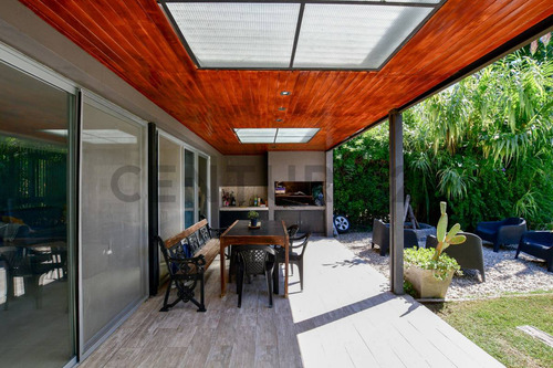 Casa De 3 Dormitorios En Excelente Zona De Villa Elisa