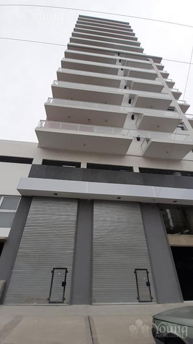 Imagen 3 de 19 de Local Sobre Paysandu, Doble Altura, Venta En Pozo, En Wilde Centro!!!!