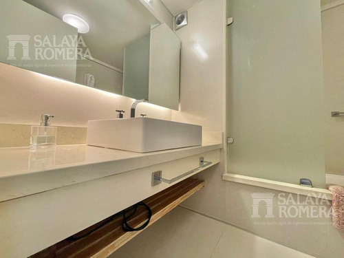 Imagen 5 de 28 de Venta - Apartamento De Categoria , Primera Linea Brava Sap4325120.