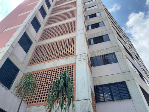 Edificio Industrial En Venta En Los Dos Caminos 24-6109