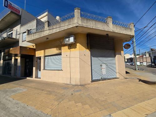 Dos Locales Y Un Departamento Con Cochera En Venta En Villa Bosch