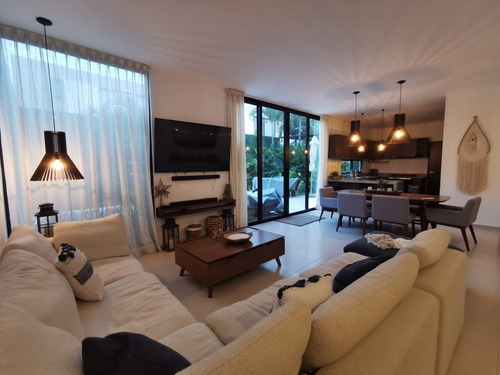 Casa En Privada En Playa Del Carmen