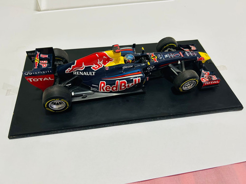 Minichamps F1 1:18 - Rbr08 - Vettel N Senna Azul