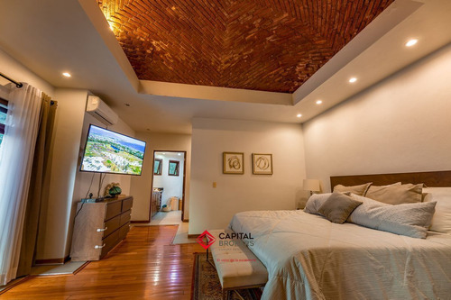 Casa En Venta De Lujo Bugambilias Zona Sur