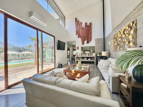 Moderna, Remodelada, En Calle Tranquila Con Seguridad 24-7
