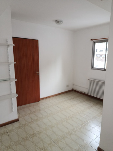 Venta Oficina Comercial De 2 Ambientes Con Baño Privado En Microcentro De Bariloche