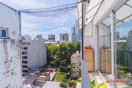 Bonpland 2300. Departamento De Dos Ambientes. Ultimo Piso. Se Accede Un Piso Por Escalera.