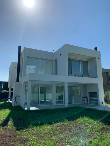 Casa En Venta En Barrio Los Castaños, Nordelta, Tigre, Zona Norte