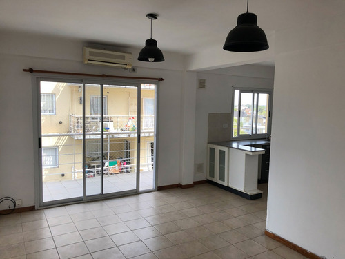 Venta De Departamento De 2 Ambientes Con Cochera En San Fernando Centro, G.b.a. Zona Norte. Dueño Directo.