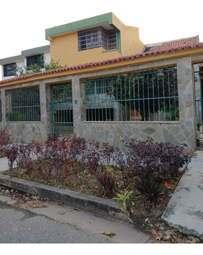 Annic Coronado Remax Vende Hermosa E Iluminada Casa En  Trigal Norte Ref. 224535 