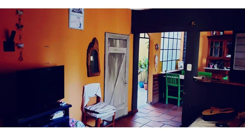 Imagen 2 de 13 de Casa · Dos Dormitorios · Amplio Jardín · Alberdi Oeste