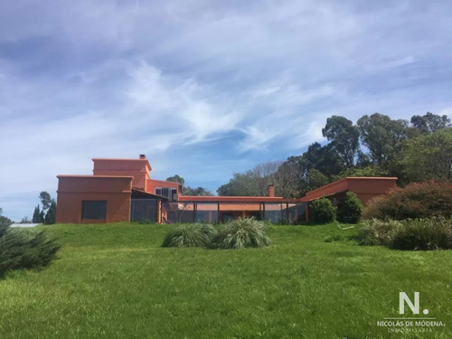 Chacra De 6 Dormitorios, Con Piscina En Venta Enla Barra.