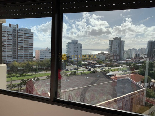 Apto En Muy Buena Ubicacion En Parada 1 Brava, De 3 Dor, 2 Baños Linda Vista. Consulte!!!!!!!- Ref: 2070