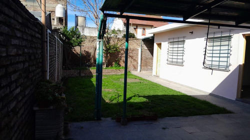 Casa En Venta - 2 Dormitorios 2 Baños - 225mts2 - Sarandí