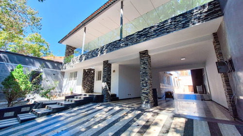 Venta Exclusiva Casa En Urbanización El Parral Valencia Cod Ac 24837