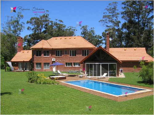Casa En Golf, 5 Dormitorios *- Ref: 7618