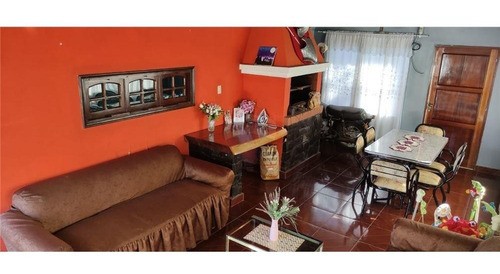 Vendo Casa Con Salón Comercial, Depósito, Lavadero Y Área Verde Sobre Ruta Sexta, Obligado