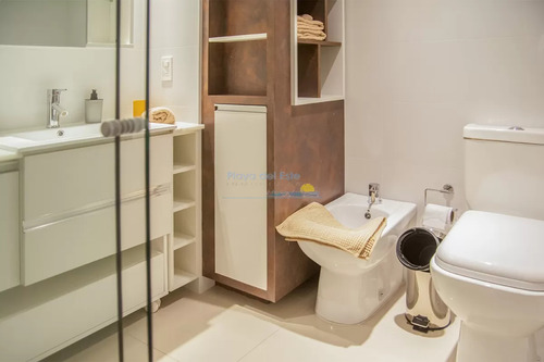 Apartamento En Venta En Torre Esmeralda De 3 Dormitorios , En Punta Del Este