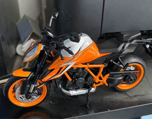 Motocicleta Ktm 1290 Super Duke R Escala 1:12 (no Box)