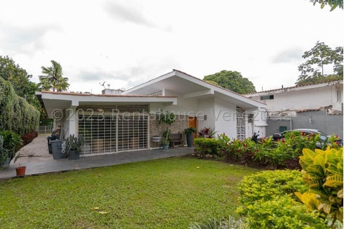 Preciosa Casa En Prados Del Este De Una Sola Planta Totalmente Remodelada 