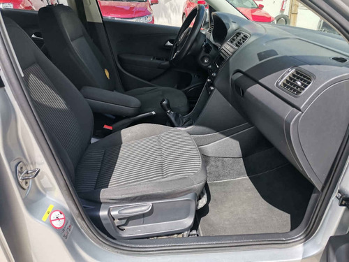 Imagen 12 de 15 de Volkswagen Vento 2014 4p Highline L4/1.6 Man