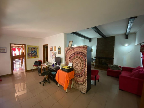 Imagen 5 de 18 de Hermoso Chalet En Zona Comercial
