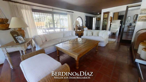Exclusiva Y Hermosa Casa Ideal Para Vivir Todo El Año En Punta Del Este- Ref: 364